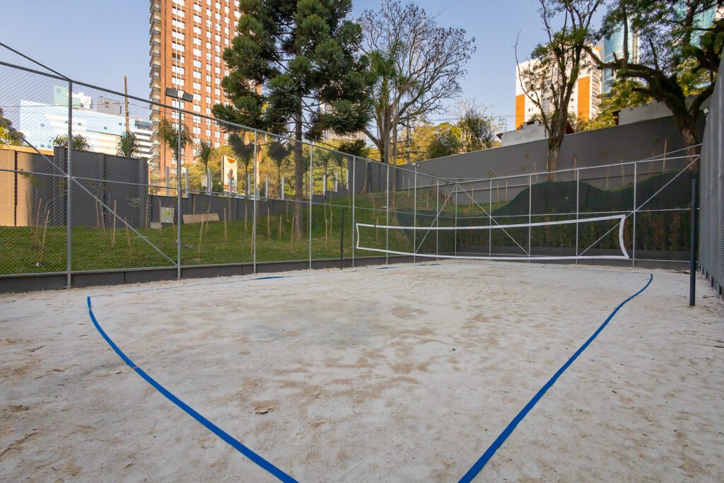 Quadra esportiva para lazer e prática de atividades físicas no residencial Trebbiano